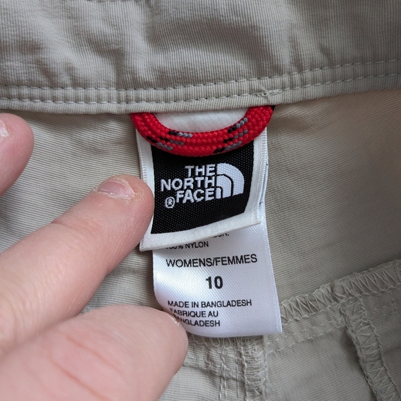THE NORTH FACE Women short beige color size 10 (made small) 100% Nylon - Picture 5 of 9